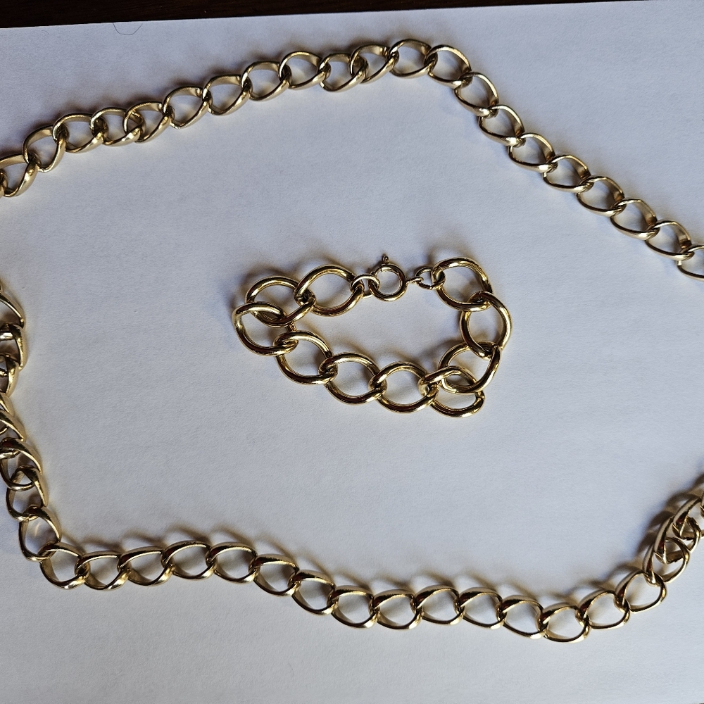 Gold toned necklace and bracelet.